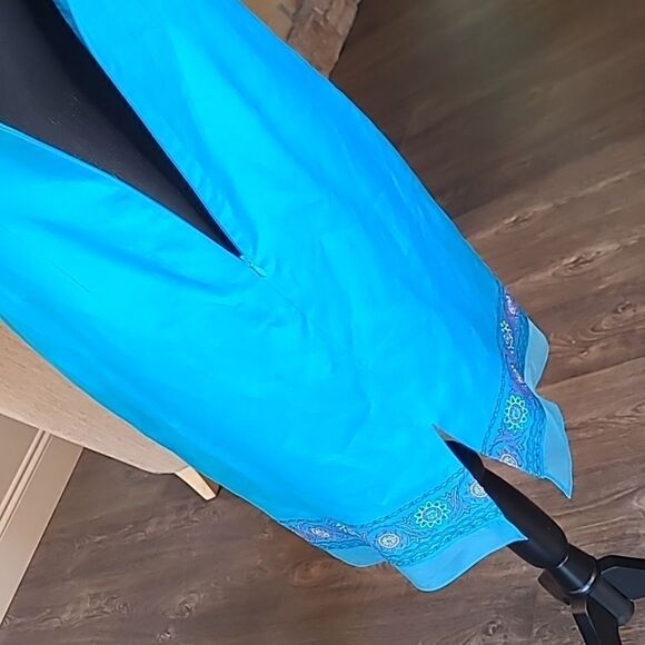 Plaza South petite embroidery details - Picture 5 of 15